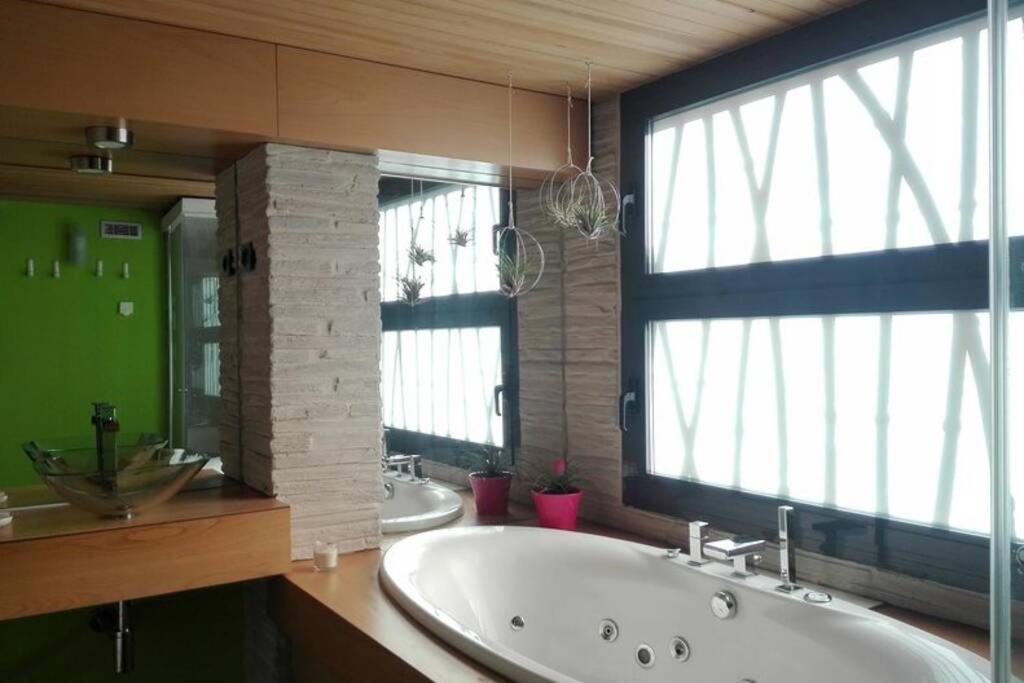 Apartamento Cozy designer apart / Acogedor apartamento de diseño ● WiFi - Jacuzzi - A/C SteamSauna Madrid Exterior foto